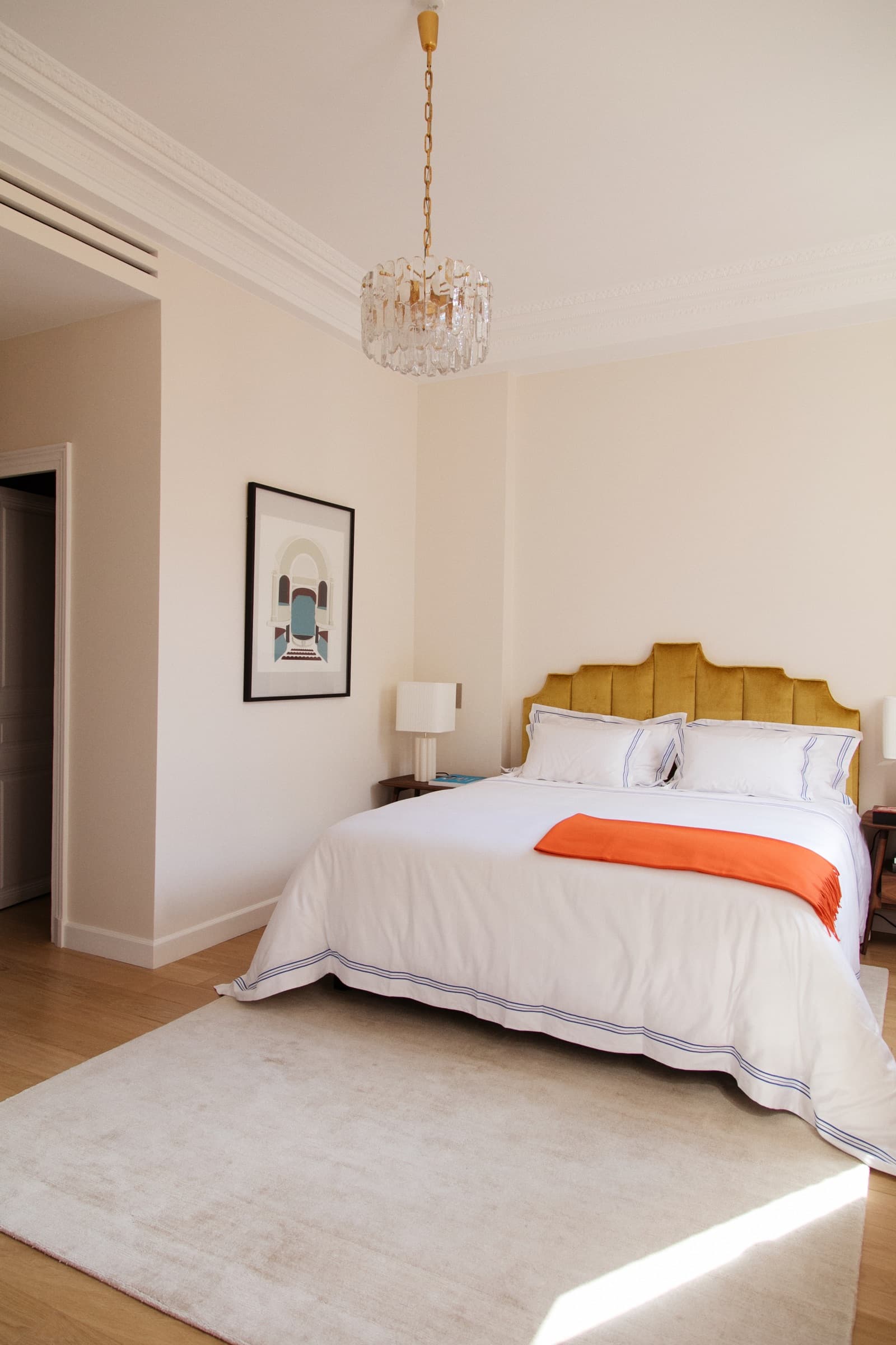 Chambre jaune dans le projet Appartement haussmannien à Paris, France.