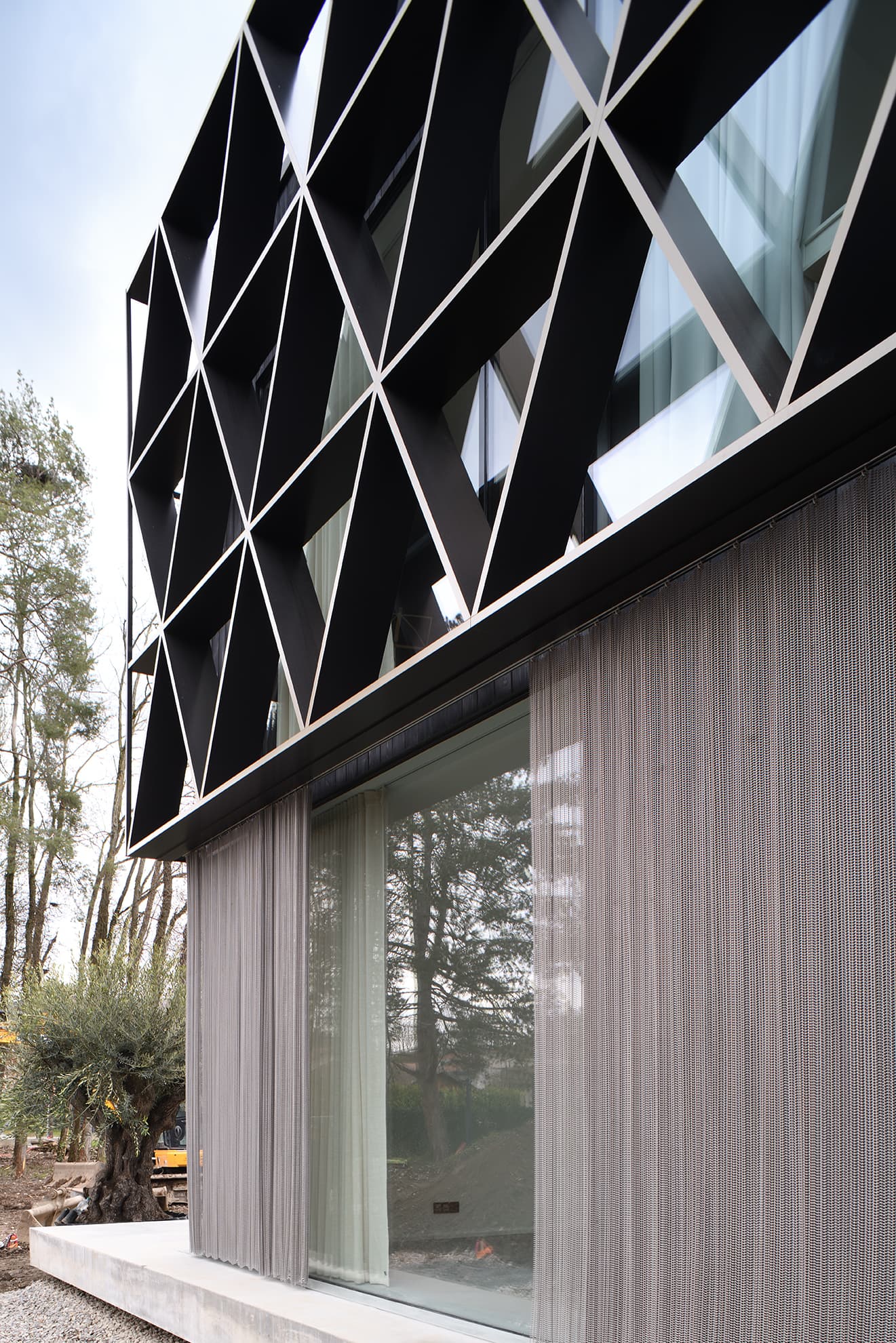 Façade trame dans le projet BA - Holz House à Lac Léman, France.