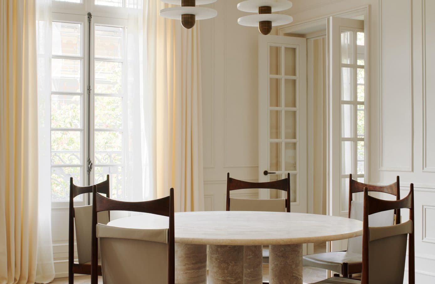 Salle à manger dans le projet Pied-à-terre parisien à Paris, France.