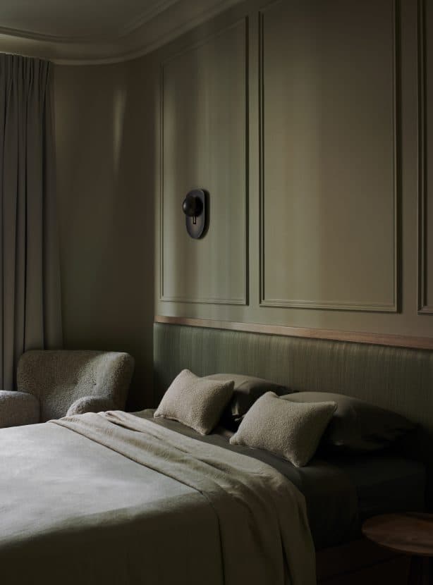 Chambre verte dans le projet Pied-à-terre parisien à Paris, France.