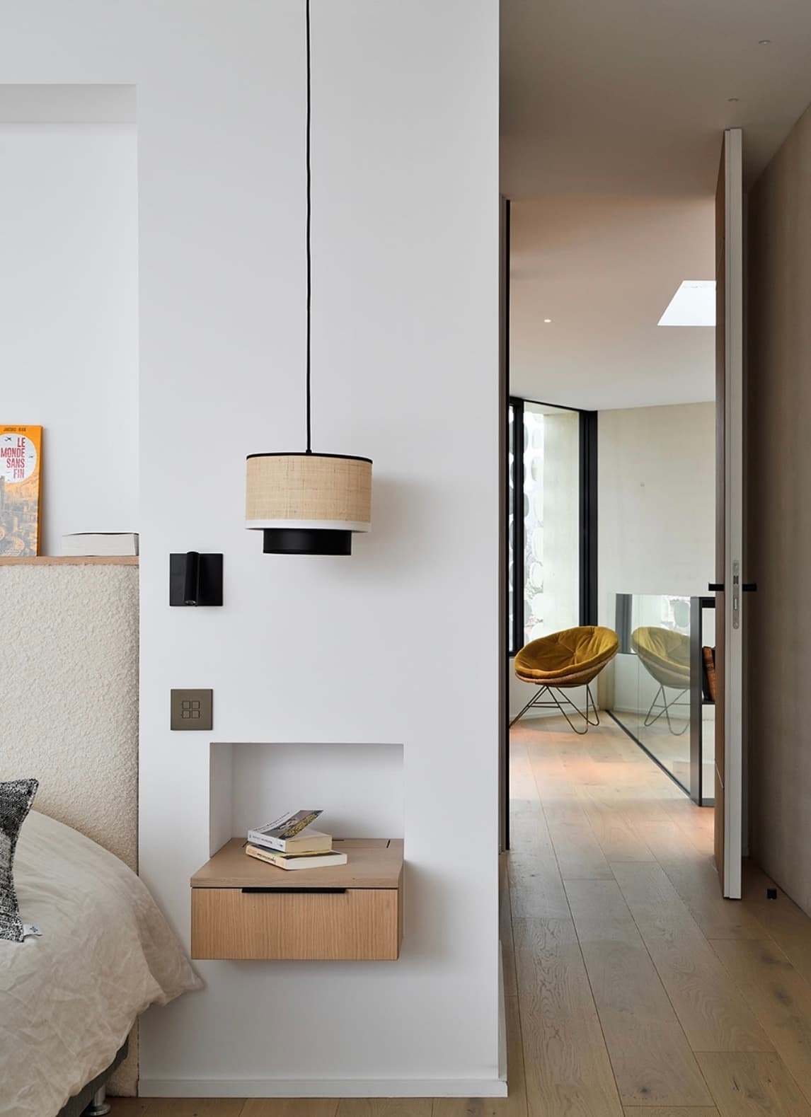 Tête de lit dans le projet Maison Moos de Hill à Saint-Didier-au-Mont-d'Or, France.