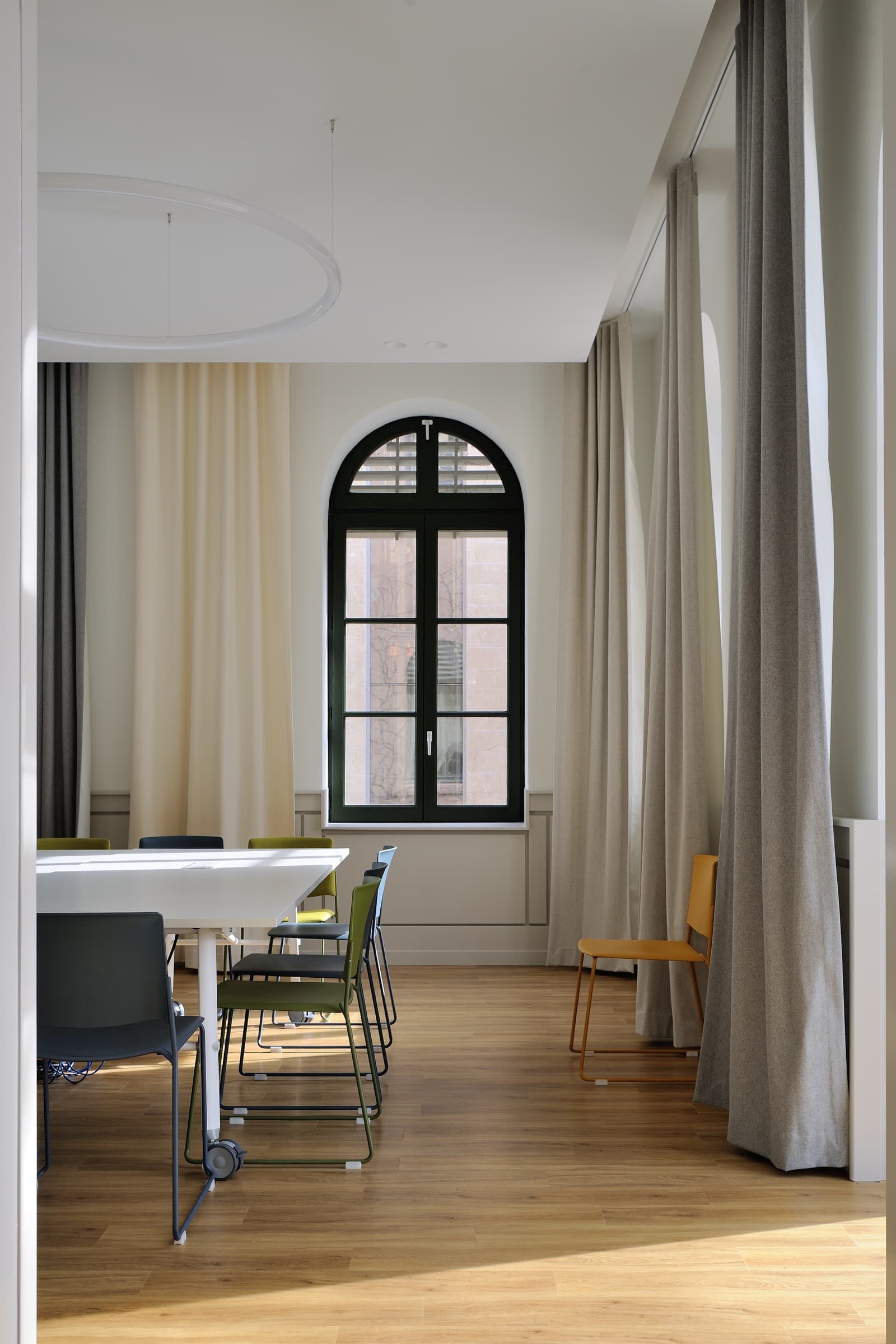 Salle réunion rideaux dans le projet Valcena à Lyon, France.