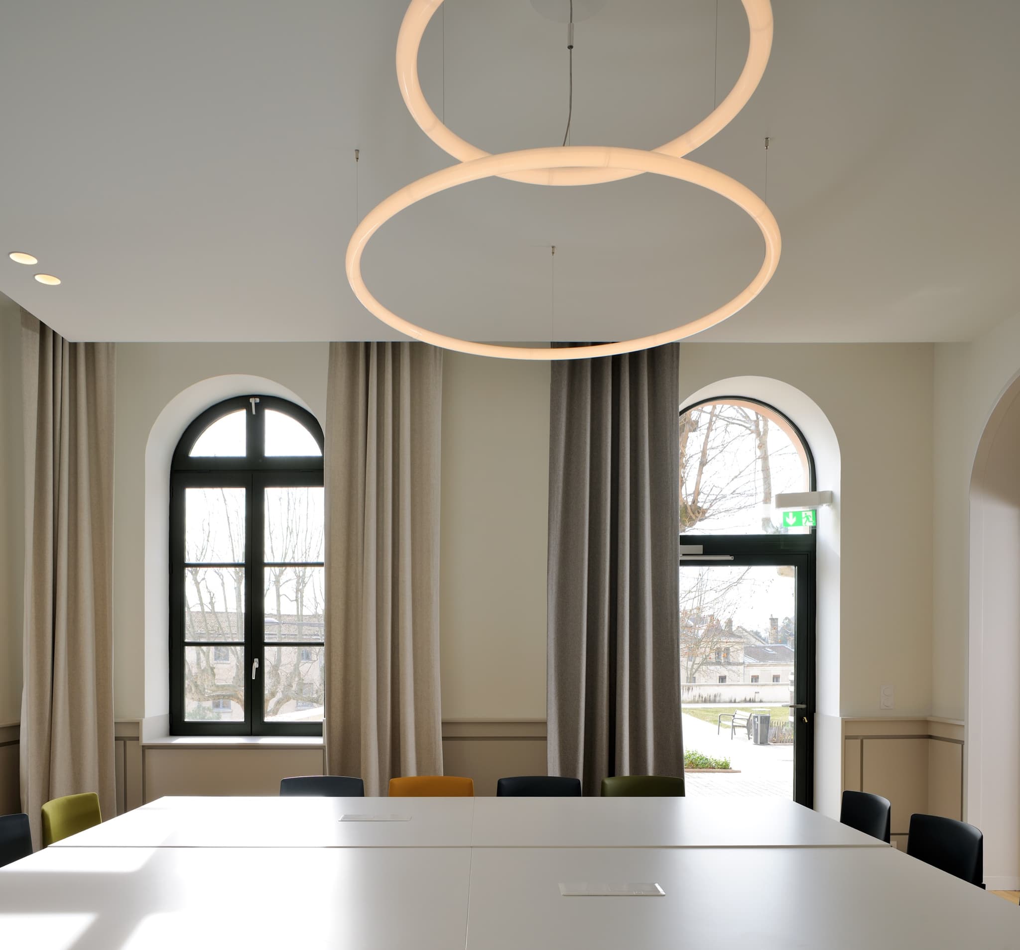 Luminaires rideaux dans le projet Valcena à Lyon, France.